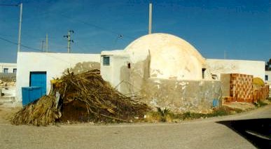 cantina1.jpg (24890 octets)